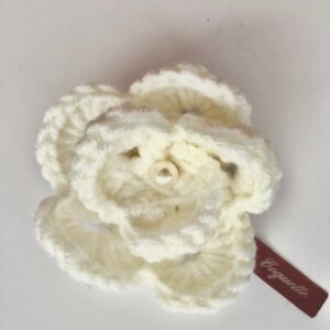 Flower brooch - white with perl